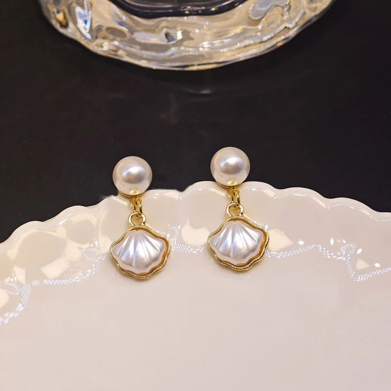 Shell Pearl Earrings